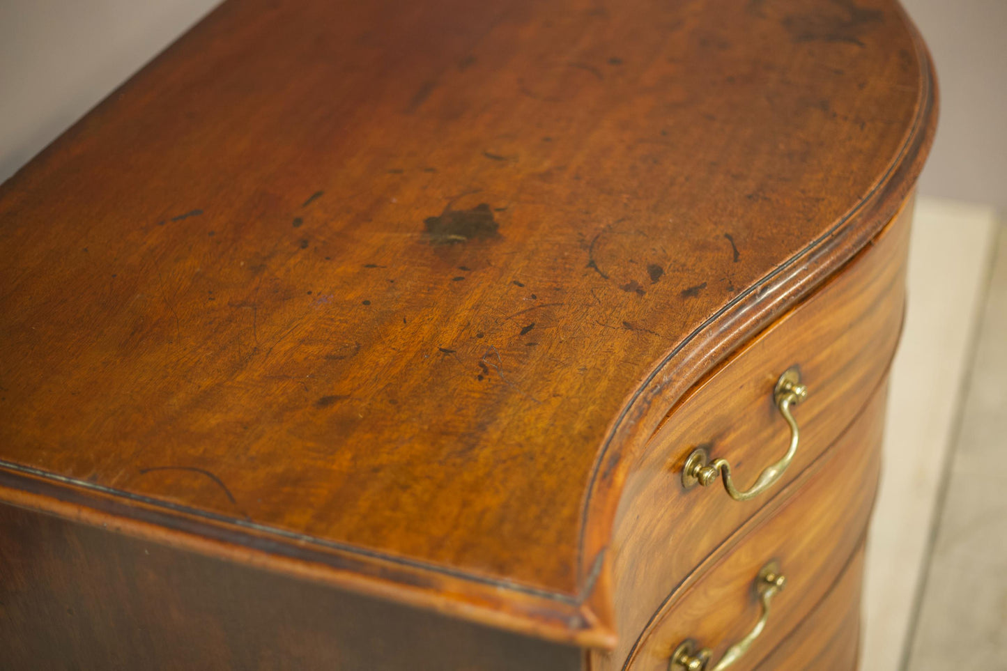 Very Impressive Georgian serpentine fronted chest of drawers