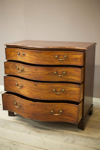 Very Impressive Georgian serpentine fronted chest of drawers