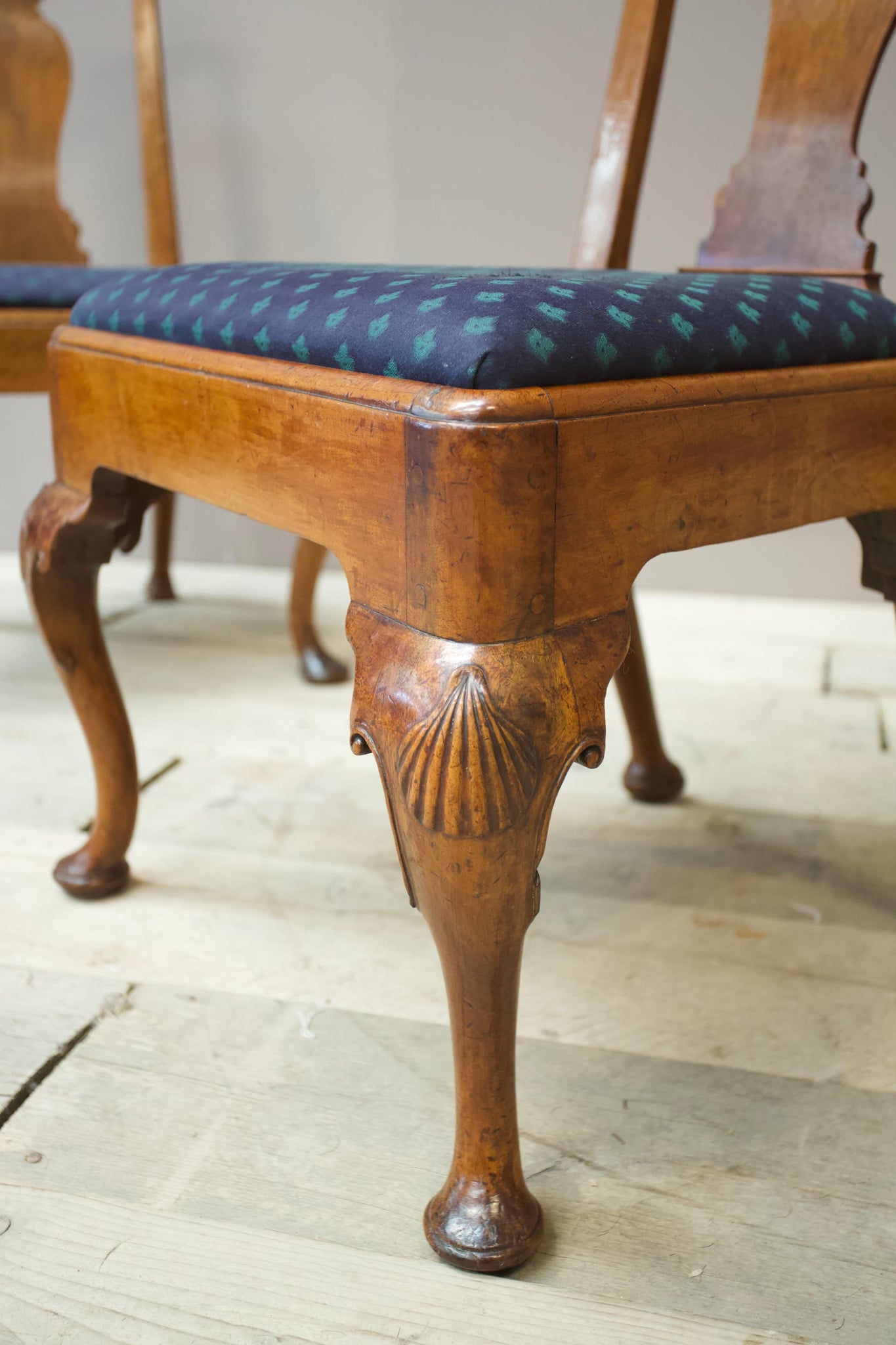 Set of 4 Genuine Queen Anne dining chairs