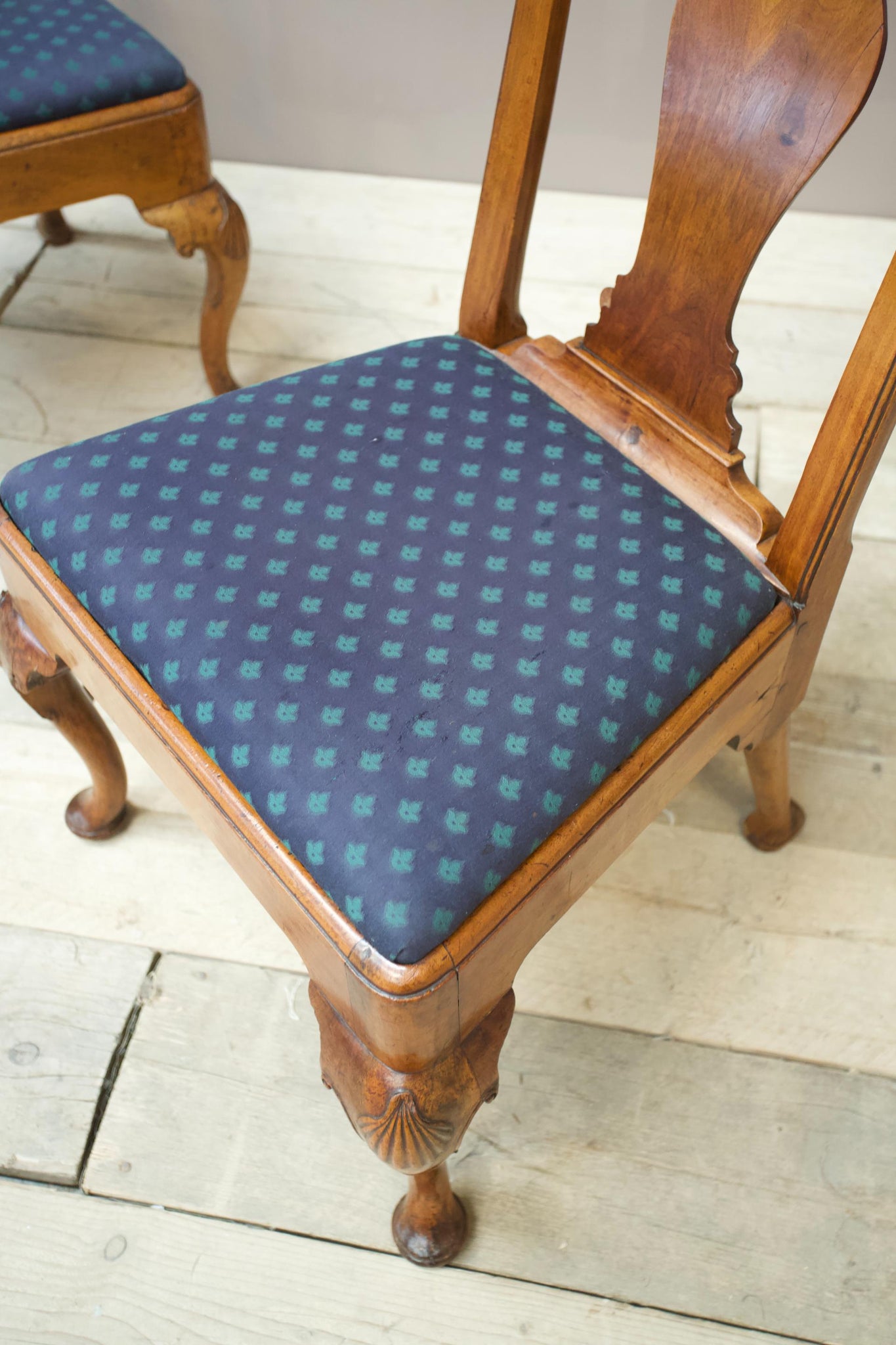 Set of 4 Genuine Queen Anne dining chairs