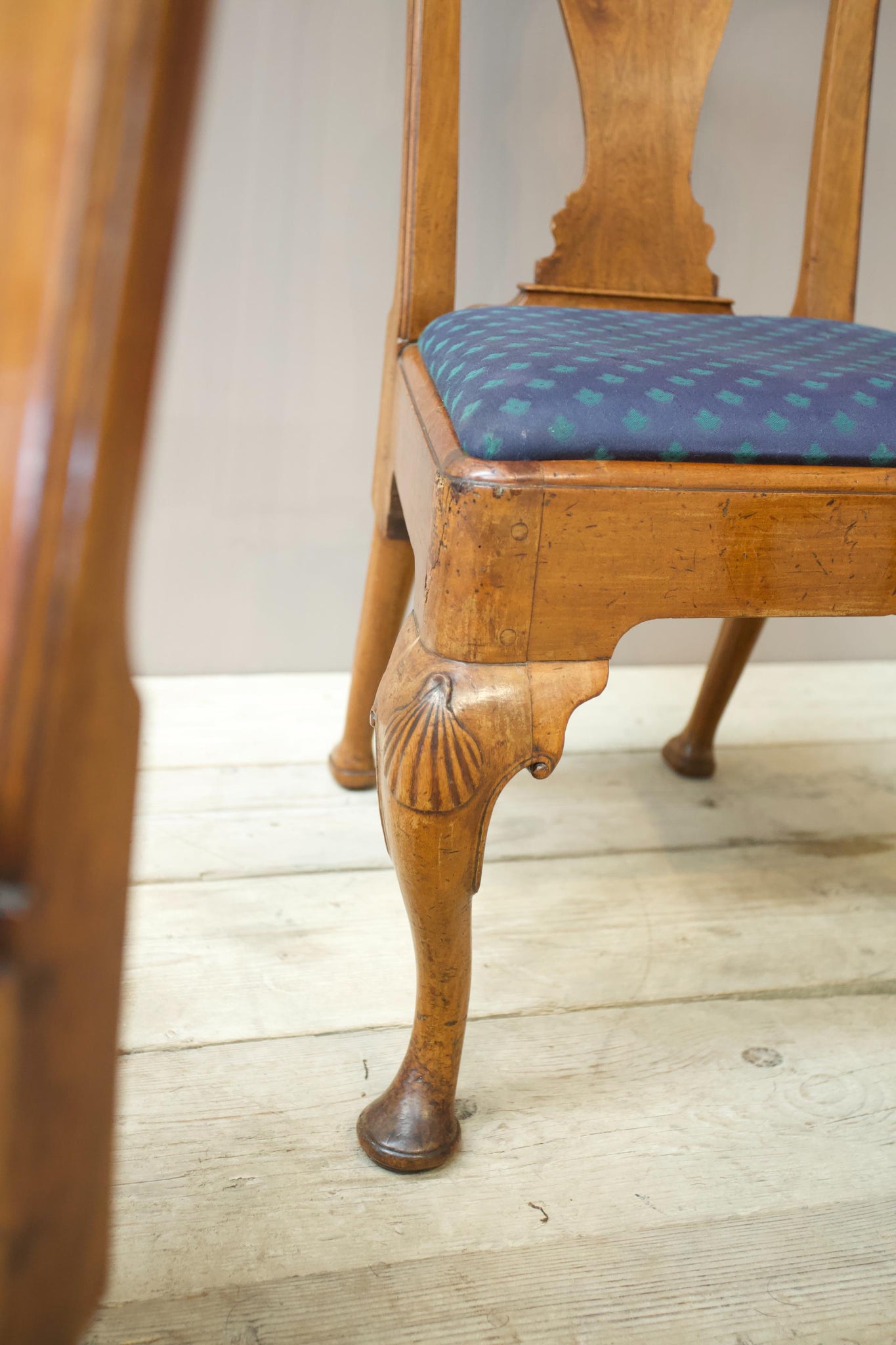 Set of 4 Genuine Queen Anne dining chairs