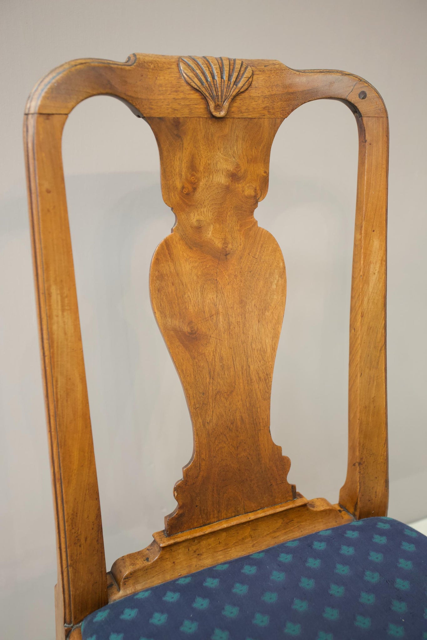 Set of 4 Genuine Queen Anne dining chairs