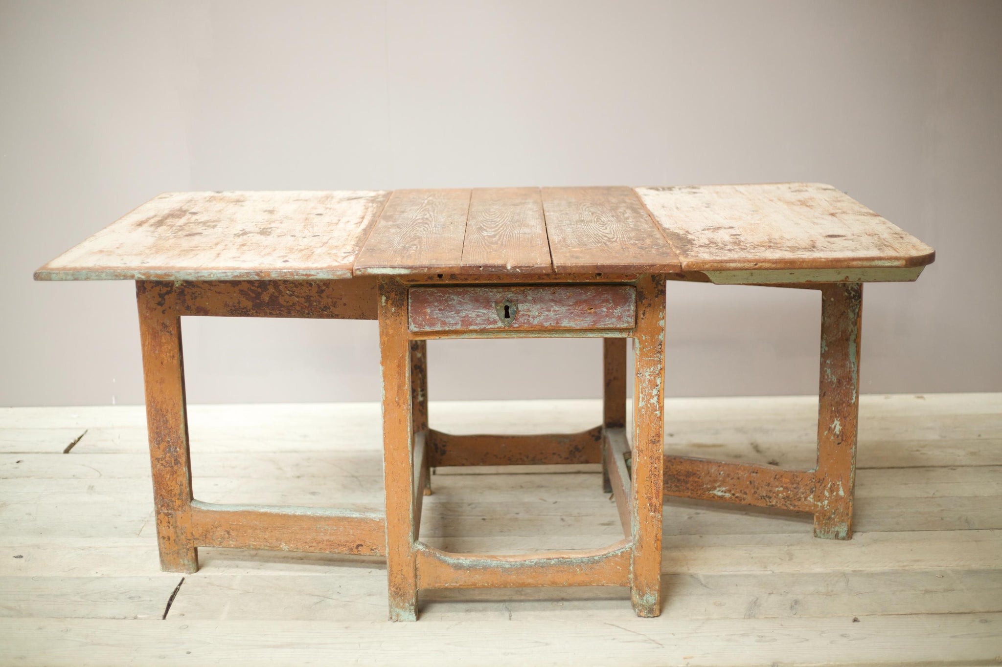 18th century Swedish Gate leg table