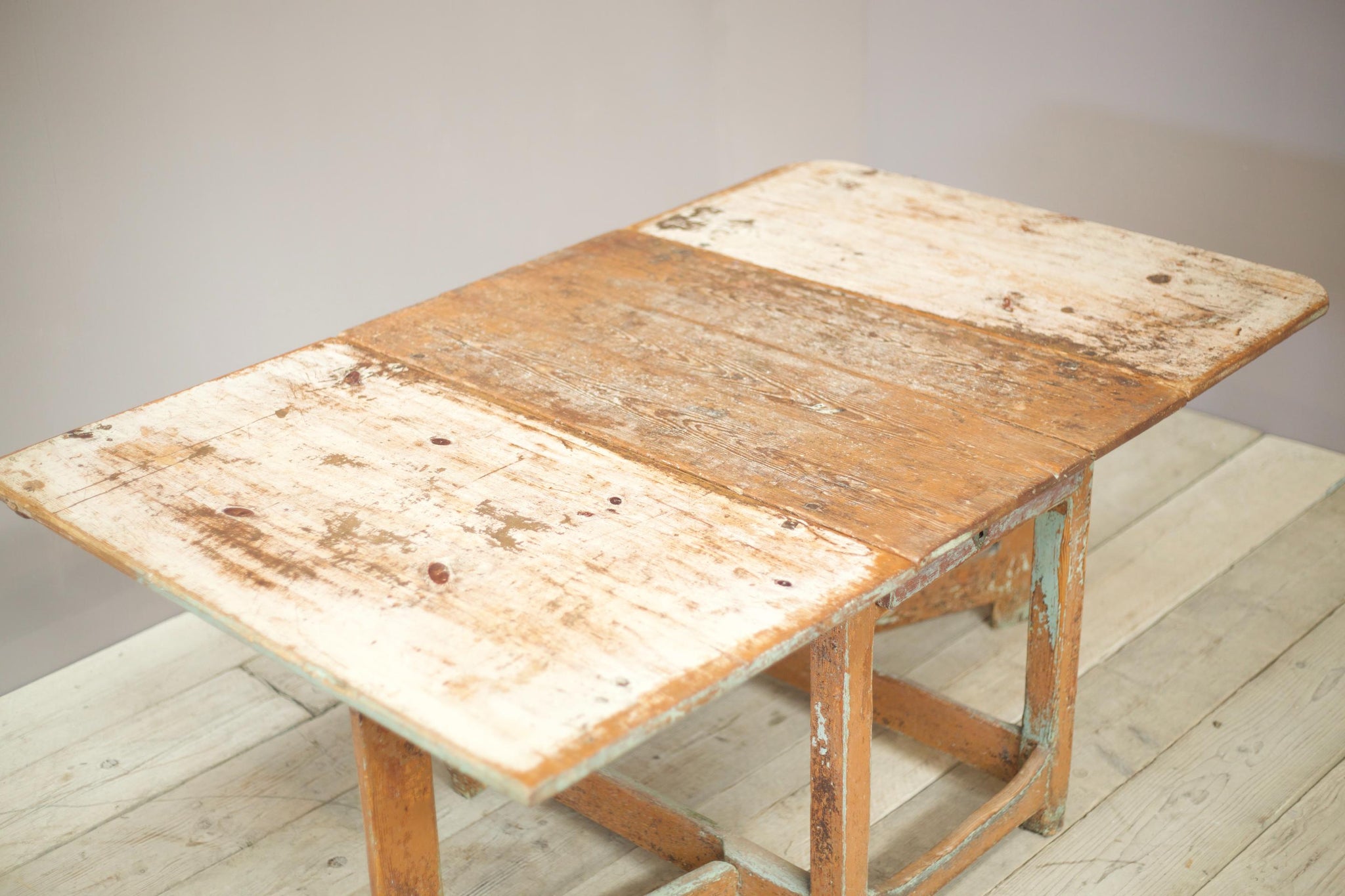 18th century Swedish Gate leg table