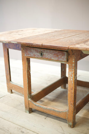 18th century Swedish Gate leg table