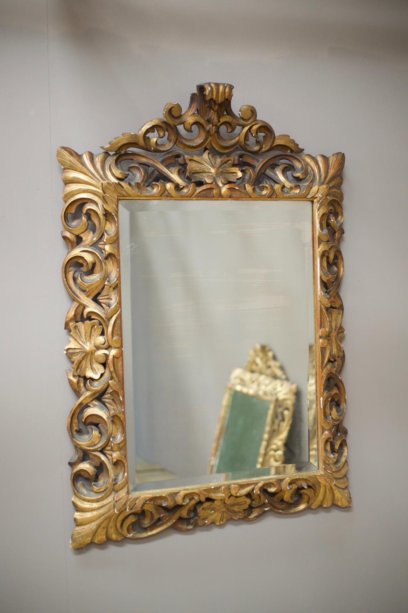 Large Early 19th century Italian giltwood carved mirror