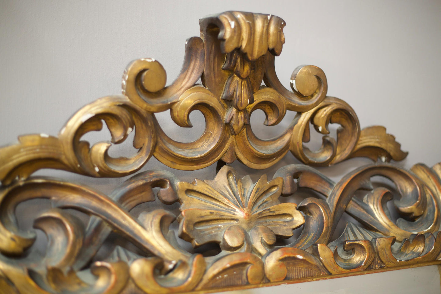 Large Early 19th century Italian giltwood carved mirror