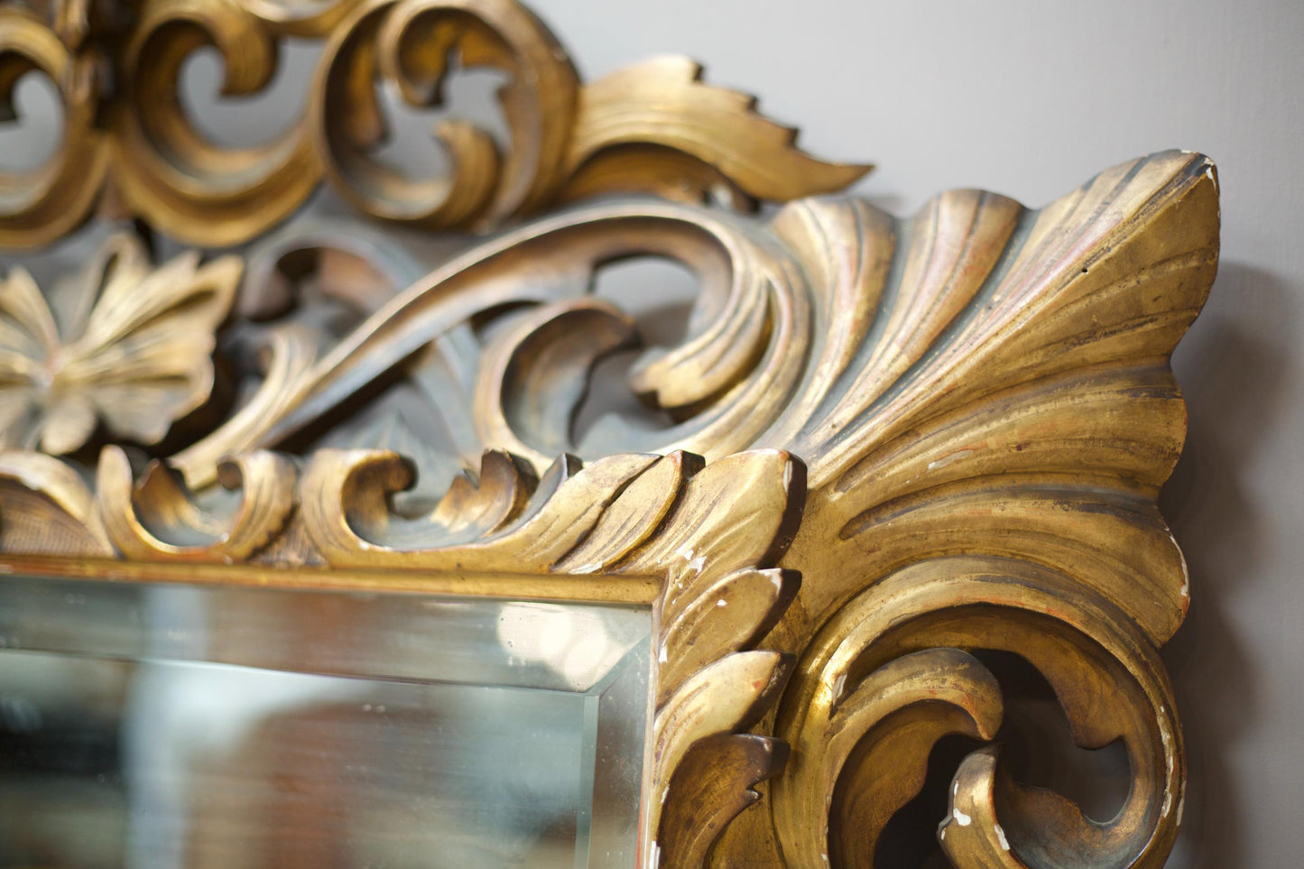 Large Early 19th century Italian giltwood carved mirror