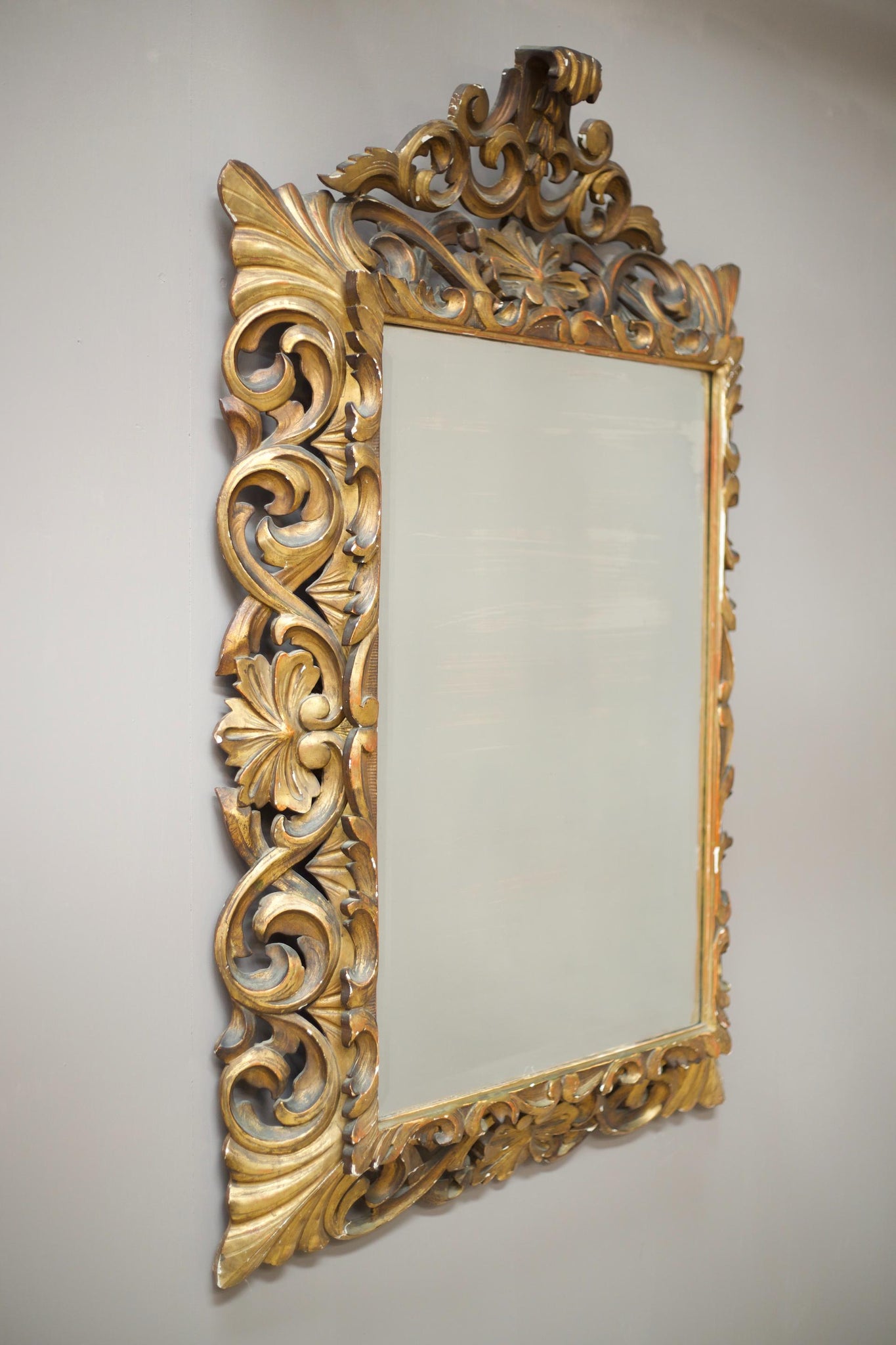 Large Early 19th century Italian giltwood carved mirror