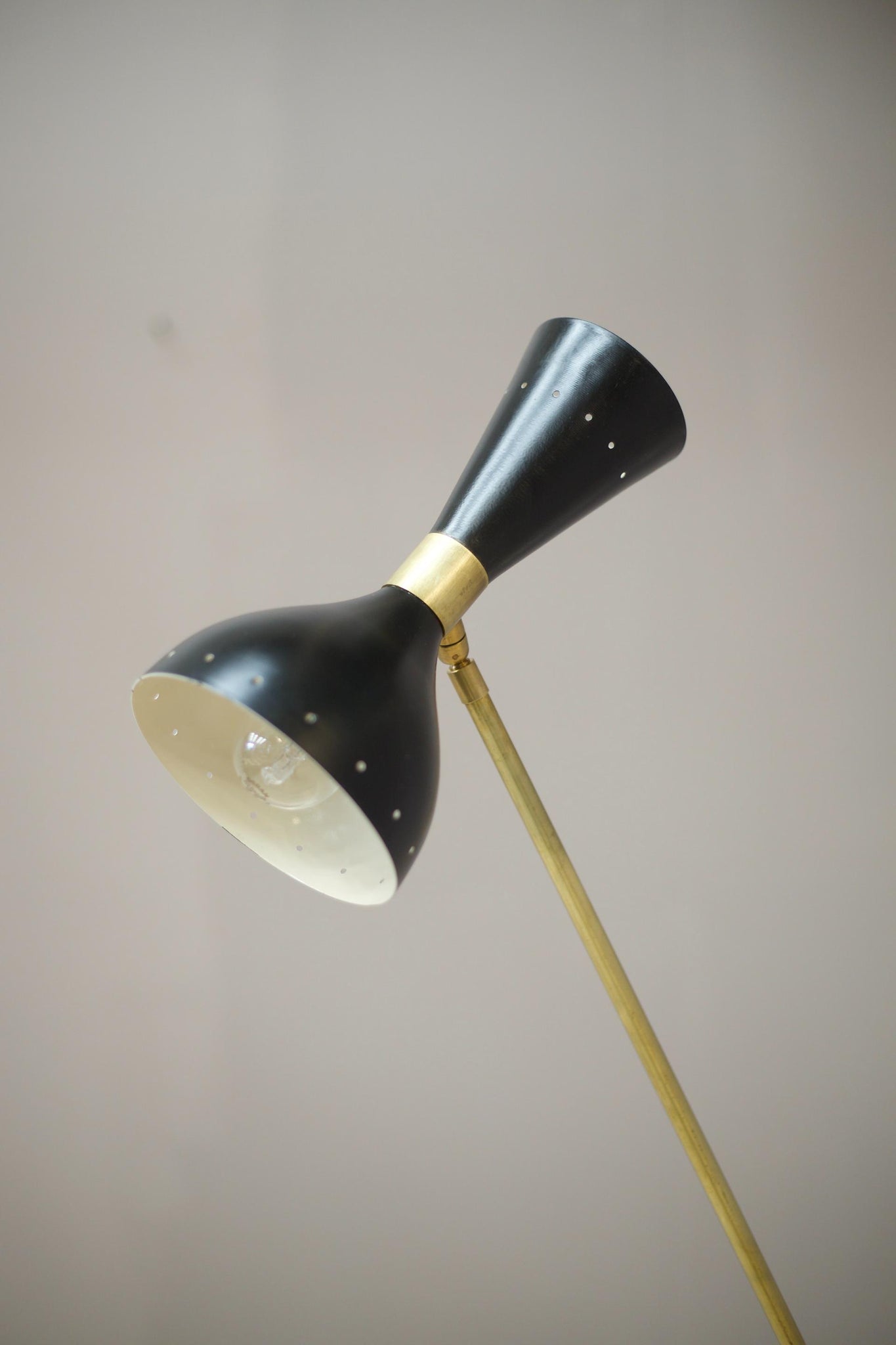Mid century brass and black Italian floor lamp by Stilnovo