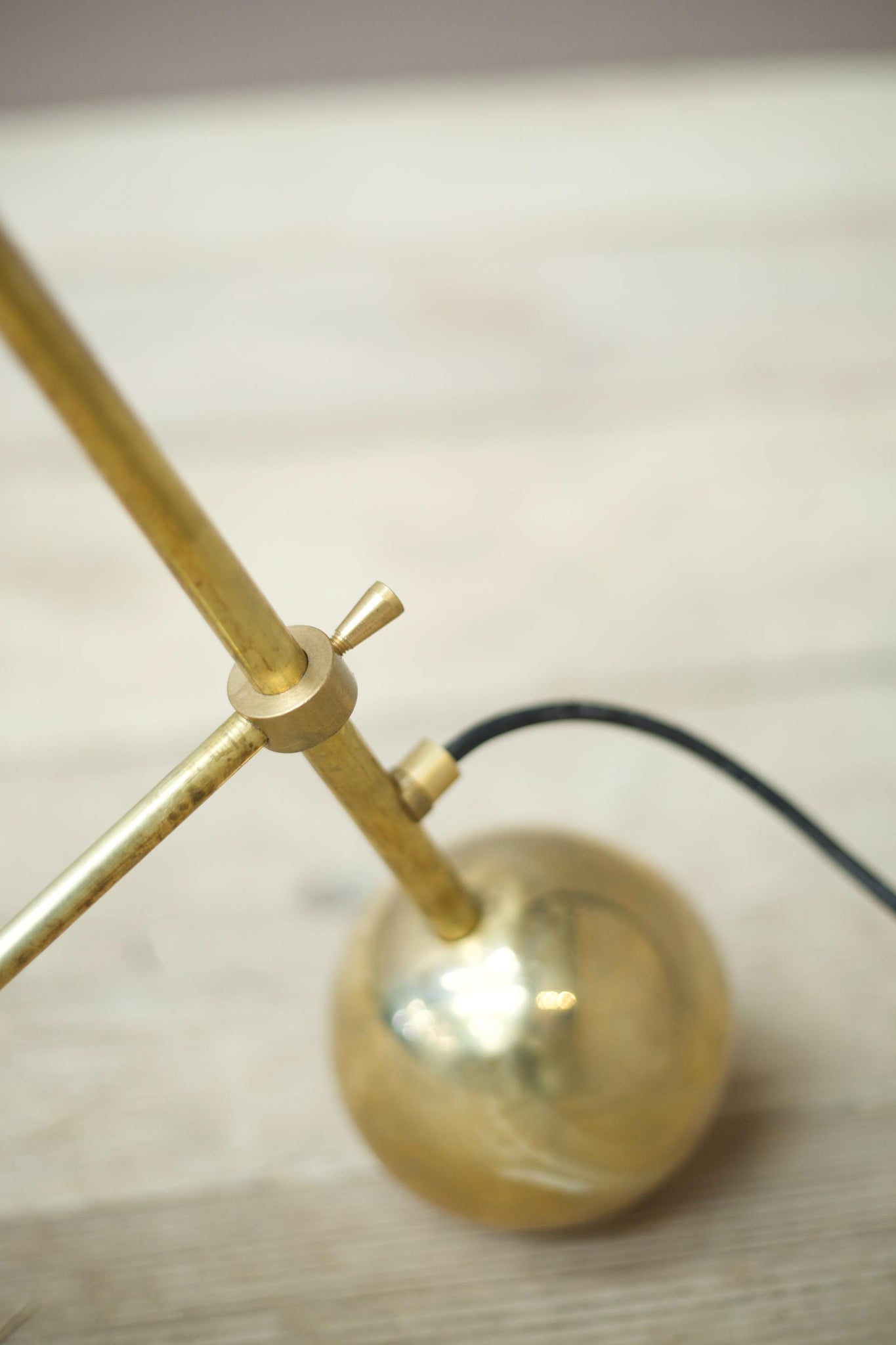 Mid century brass and black Italian floor lamp by Stilnovo