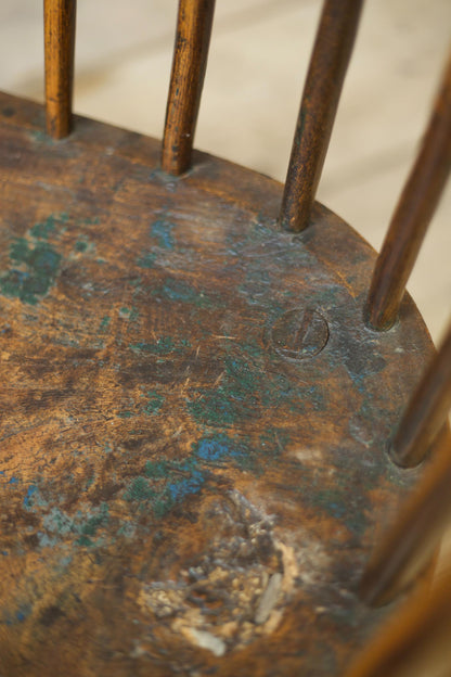 18th century Folk art stick back windsor chair