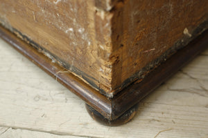 Victorian country house storage ottoman
