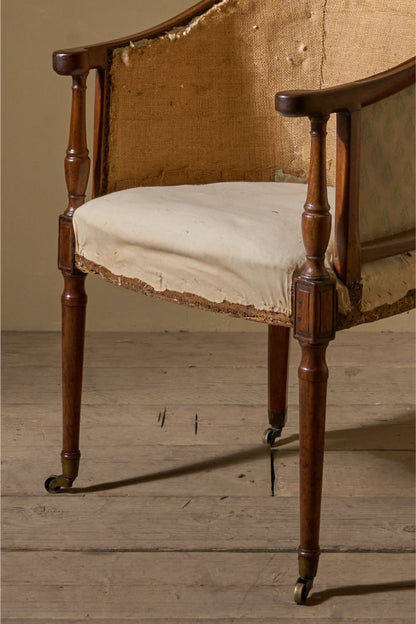 Elegant Georgian mahogany tub chair