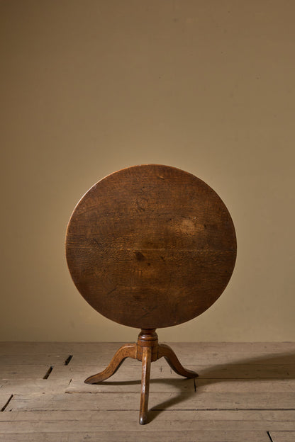 18th Century oak tilt top table