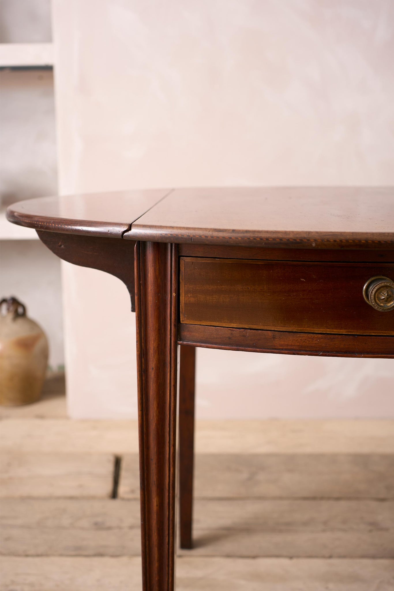 Georgian mahogany Pembroke table with marquetry inlay