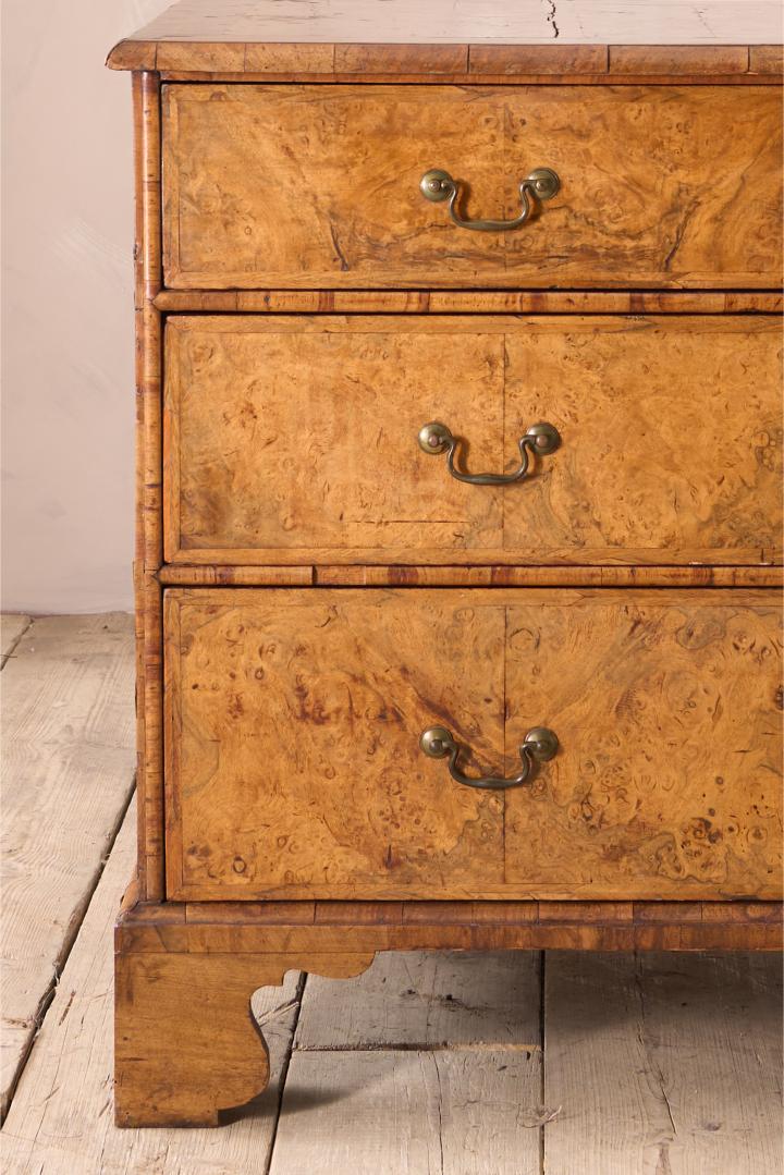 c.1720 English Georgian burr walnut chest of drawers