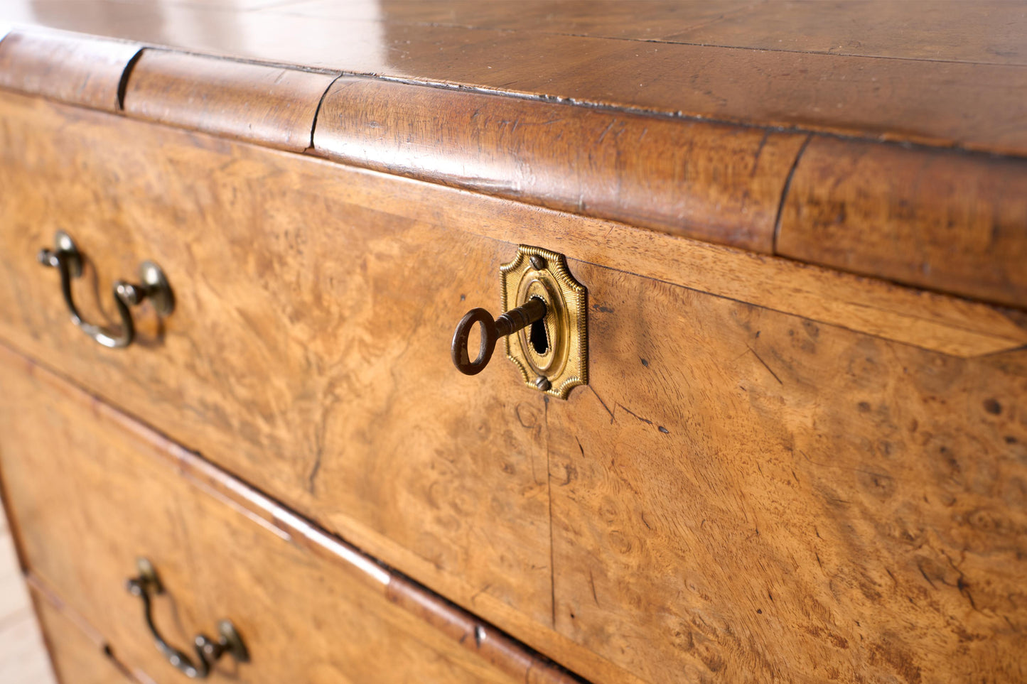 c.1720 English Georgian burr walnut chest of drawers