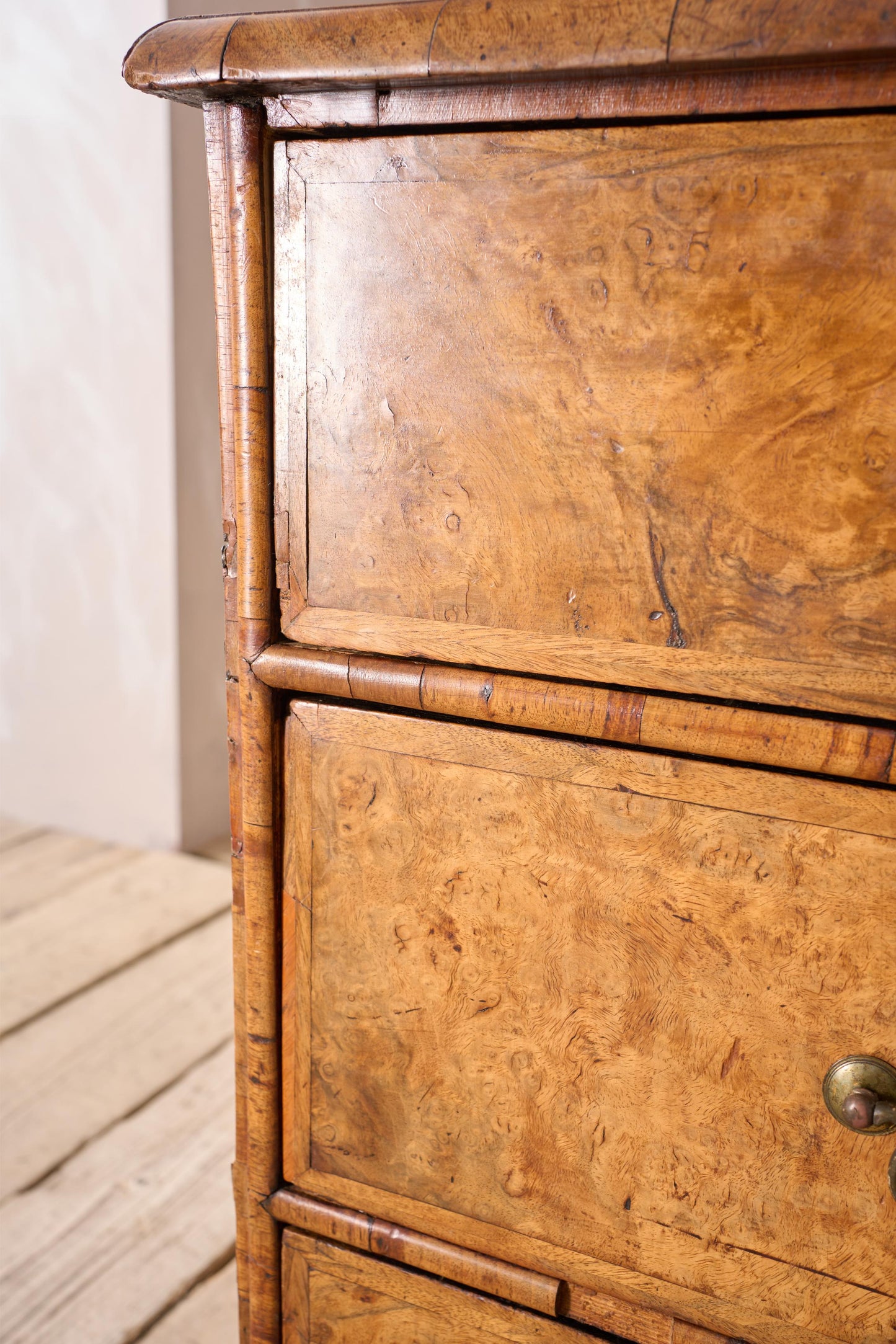 c.1720 English Georgian burr walnut chest of drawers