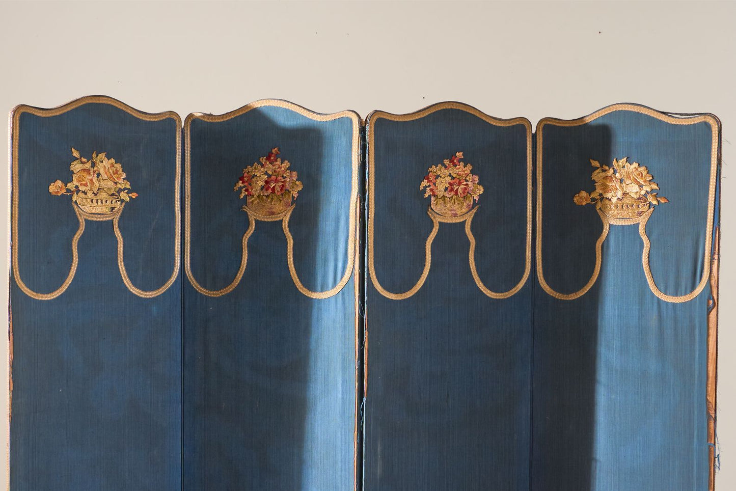 1920's Blue embroidered room screen - 4 panel