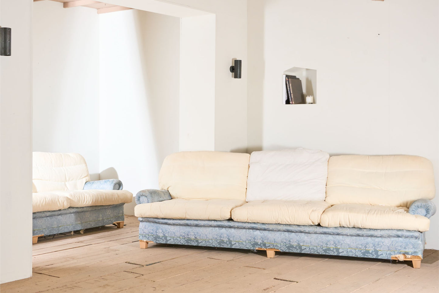 Pair of 20th century 2.8m Country house sofas retailed by Harrods