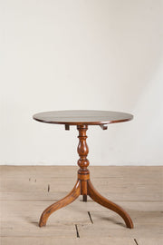 18th Century oak and elm tilt top wine table