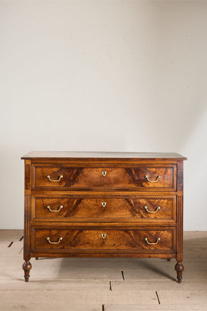 18th century Walnut and elm French chest of drawers
