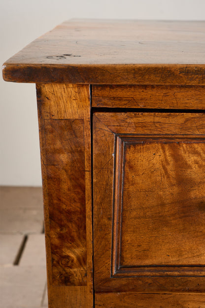 18th century Walnut and elm French chest of drawers