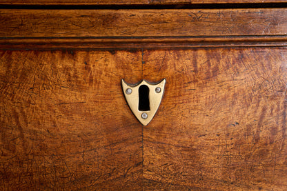 18th century Walnut and elm French chest of drawers