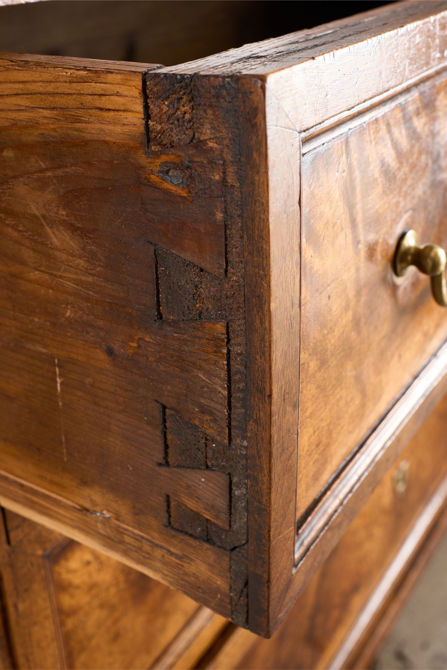 18th century Walnut and elm French chest of drawers