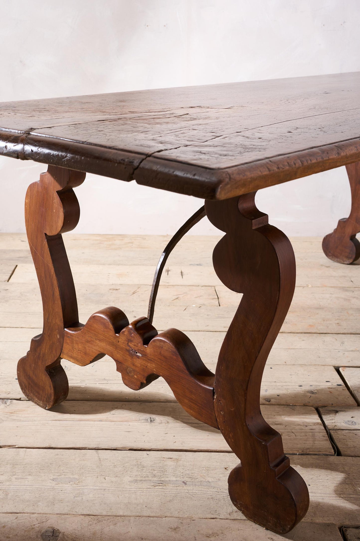 18th century Single plank walnut Italian baroque dining table