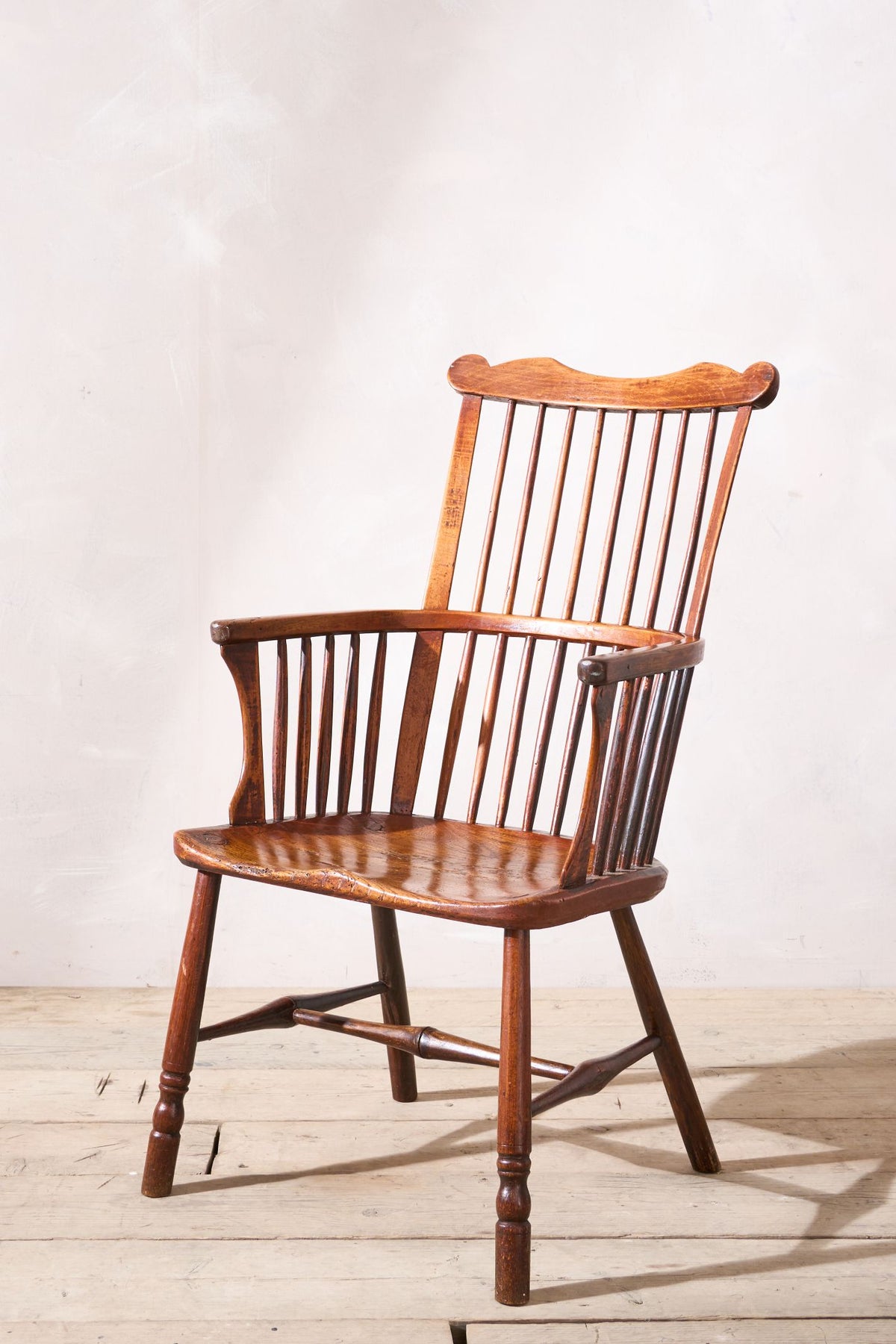18th century Yew wood comb back Windsor chair - TallBoy Interiors