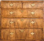 18th century Walnut chest of drawers