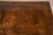 18th century Walnut chest of drawers