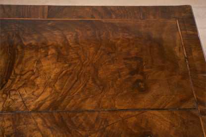 18th century Walnut chest of drawers