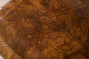 18th century Walnut chest of drawers