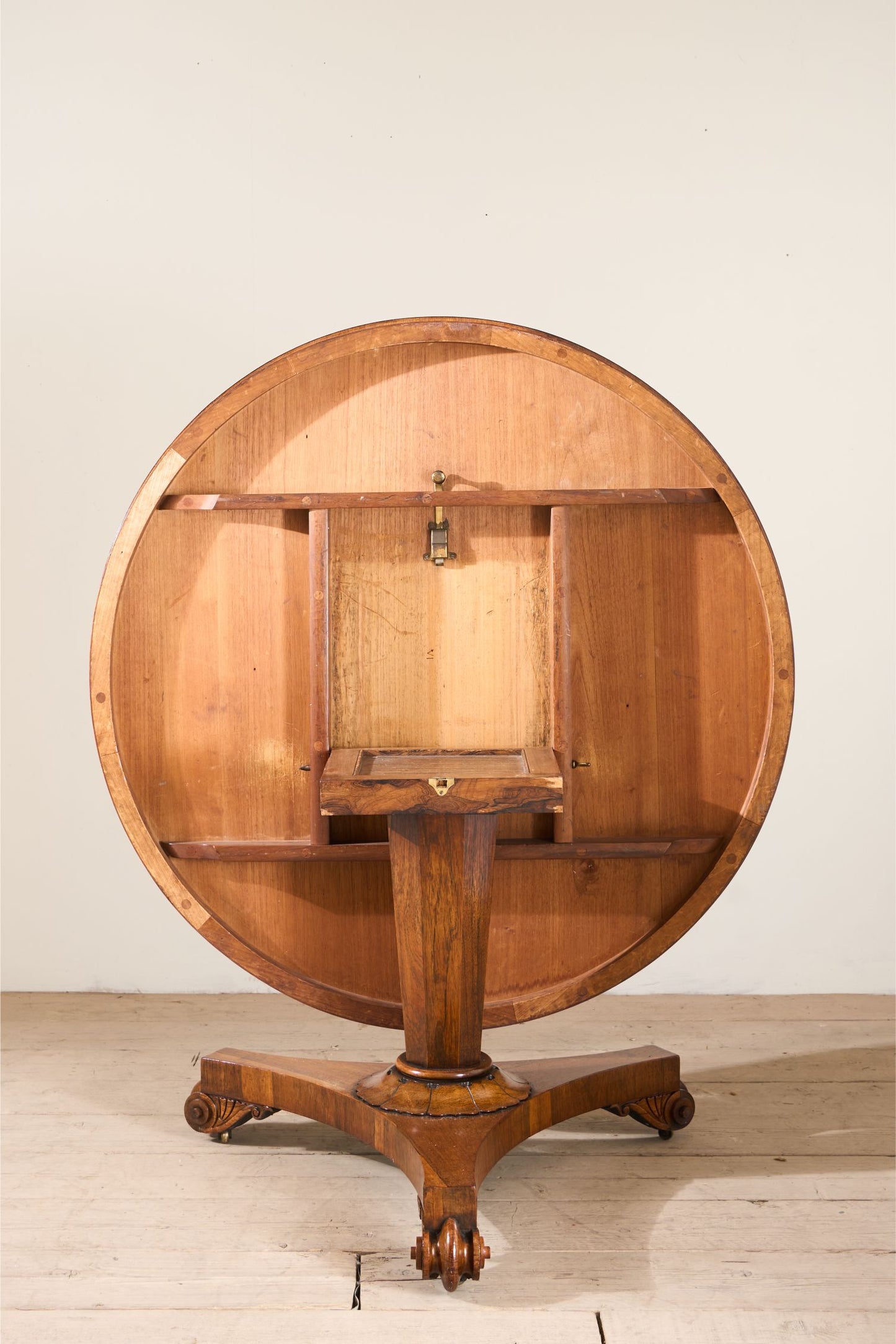 19th century William IV Rosewood tilt top centre table