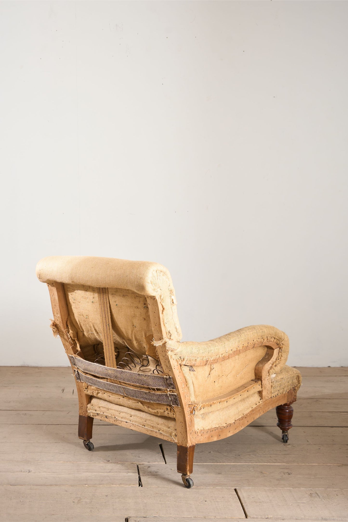 19th century Howard and sons style Bridgewater armchair - Hessian