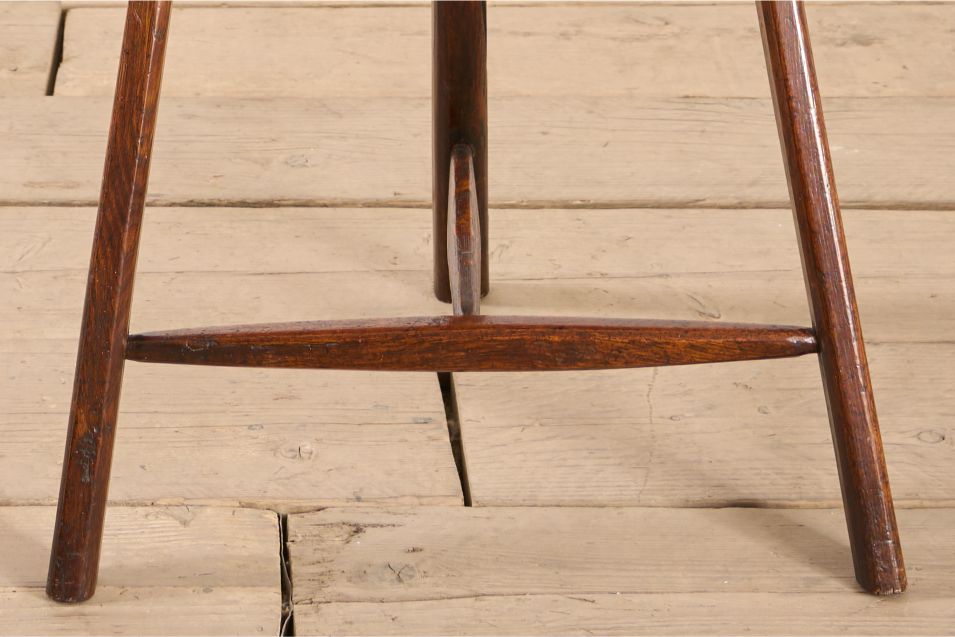 Rare late 18th early 19th century Elm cricket table