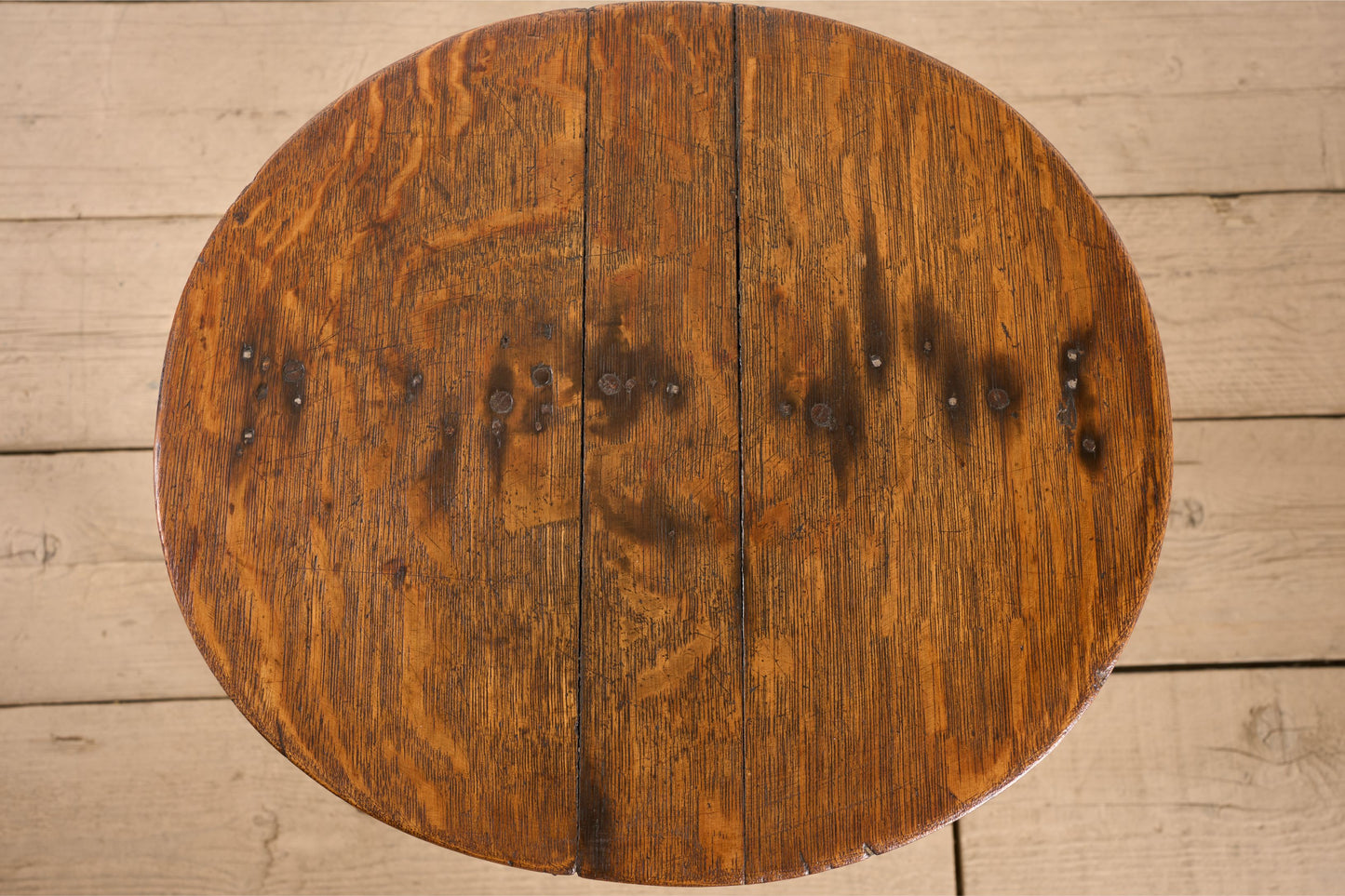 Rare late 18th early 19th century Elm cricket table