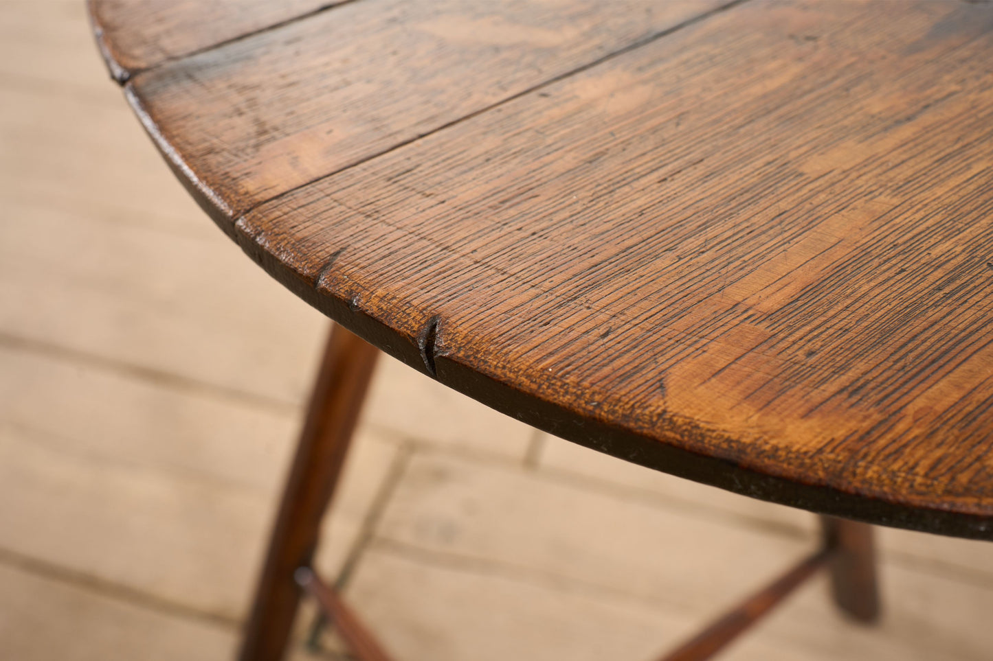 Rare late 18th early 19th century Elm cricket table