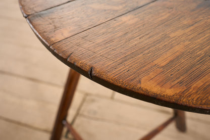 Rare late 18th early 19th century Elm cricket table