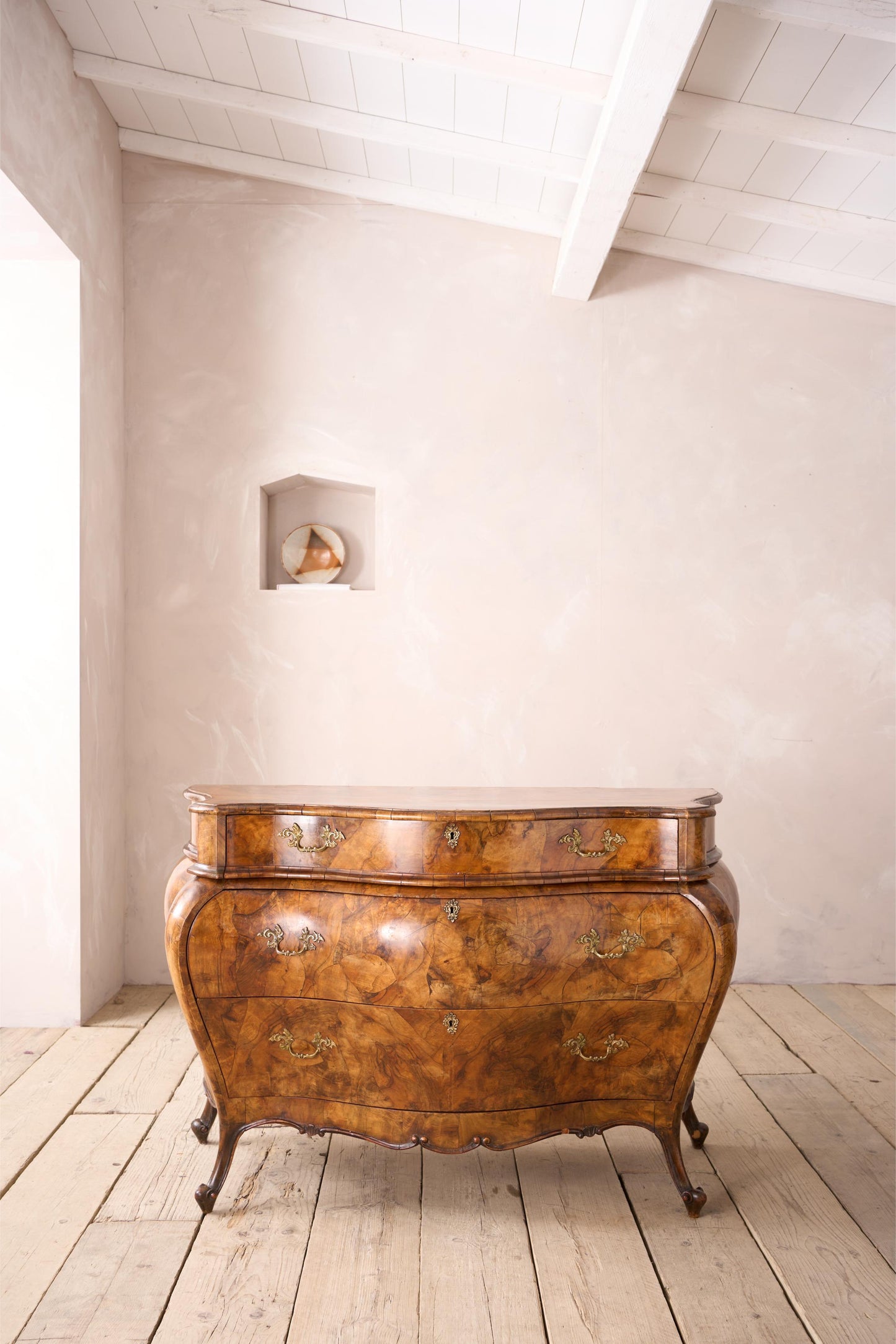 Early 20th century Italian Burr walnut chest of drawers