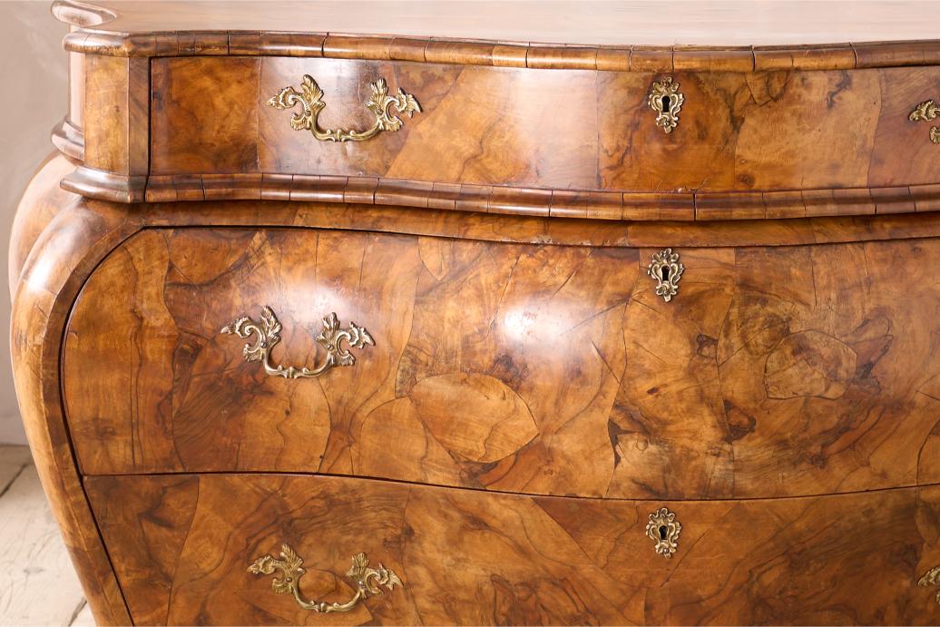Early 20th century Italian Burr walnut chest of drawers