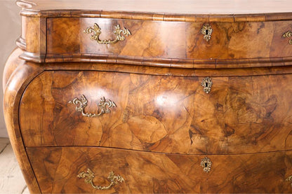 Early 20th century Italian Burr walnut chest of drawers