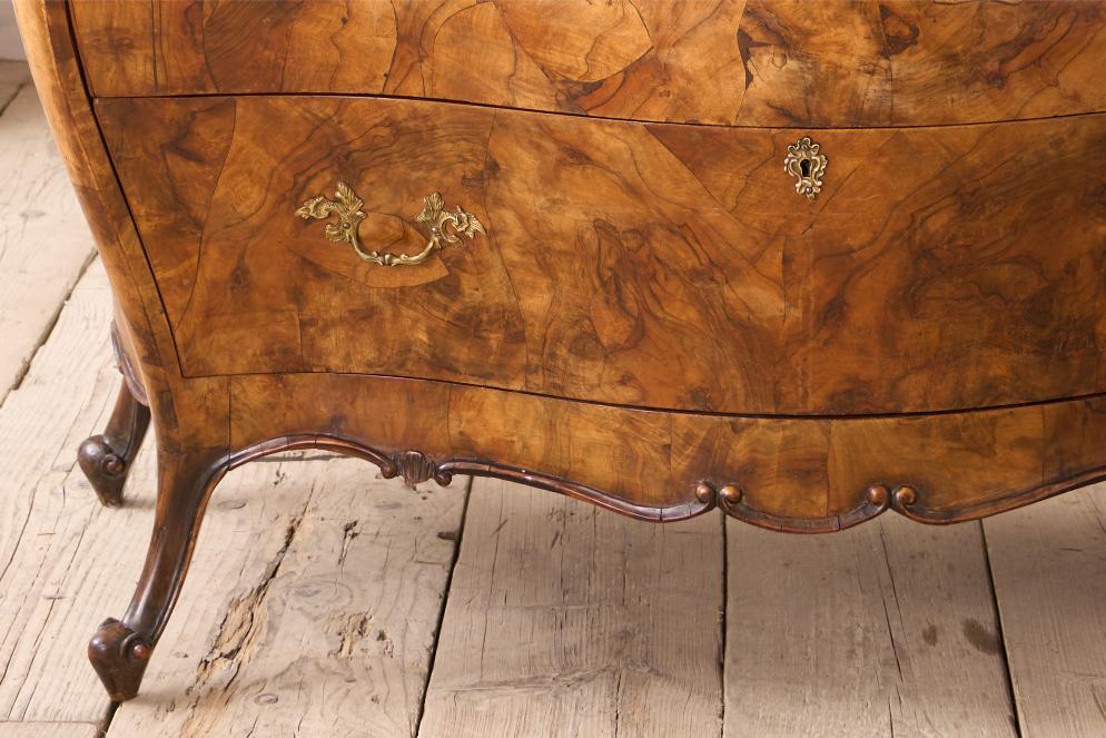 Early 20th century Italian Burr walnut chest of drawers