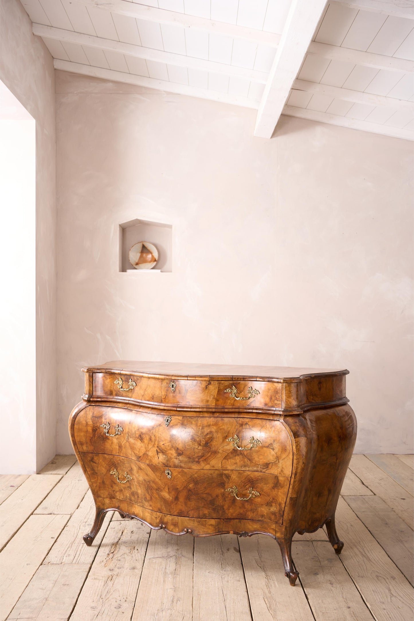 Early 20th century Italian Burr walnut chest of drawers