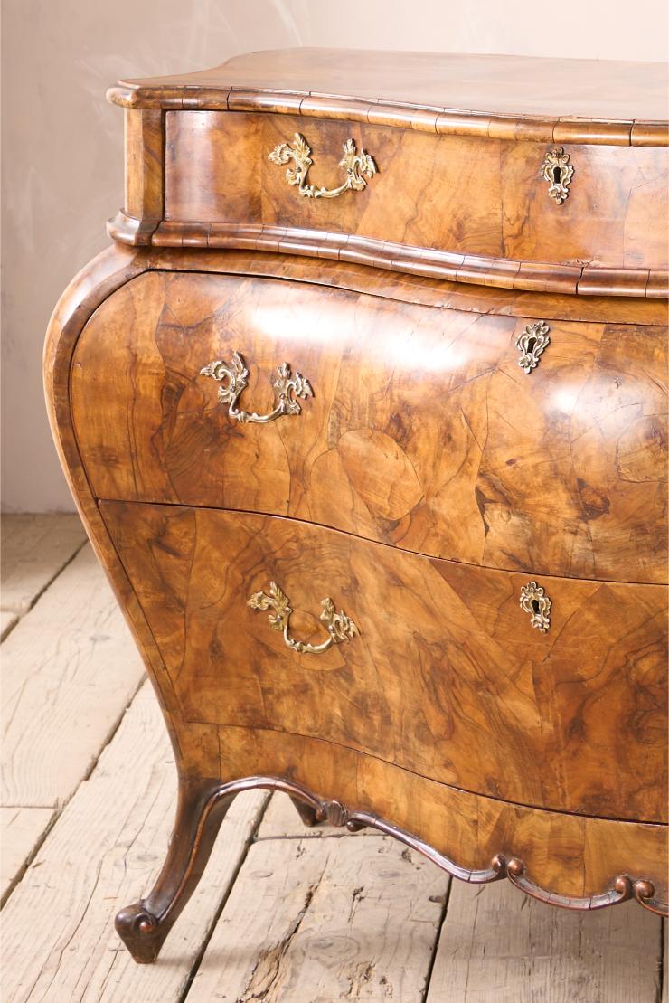 Early 20th century Italian Burr walnut chest of drawers
