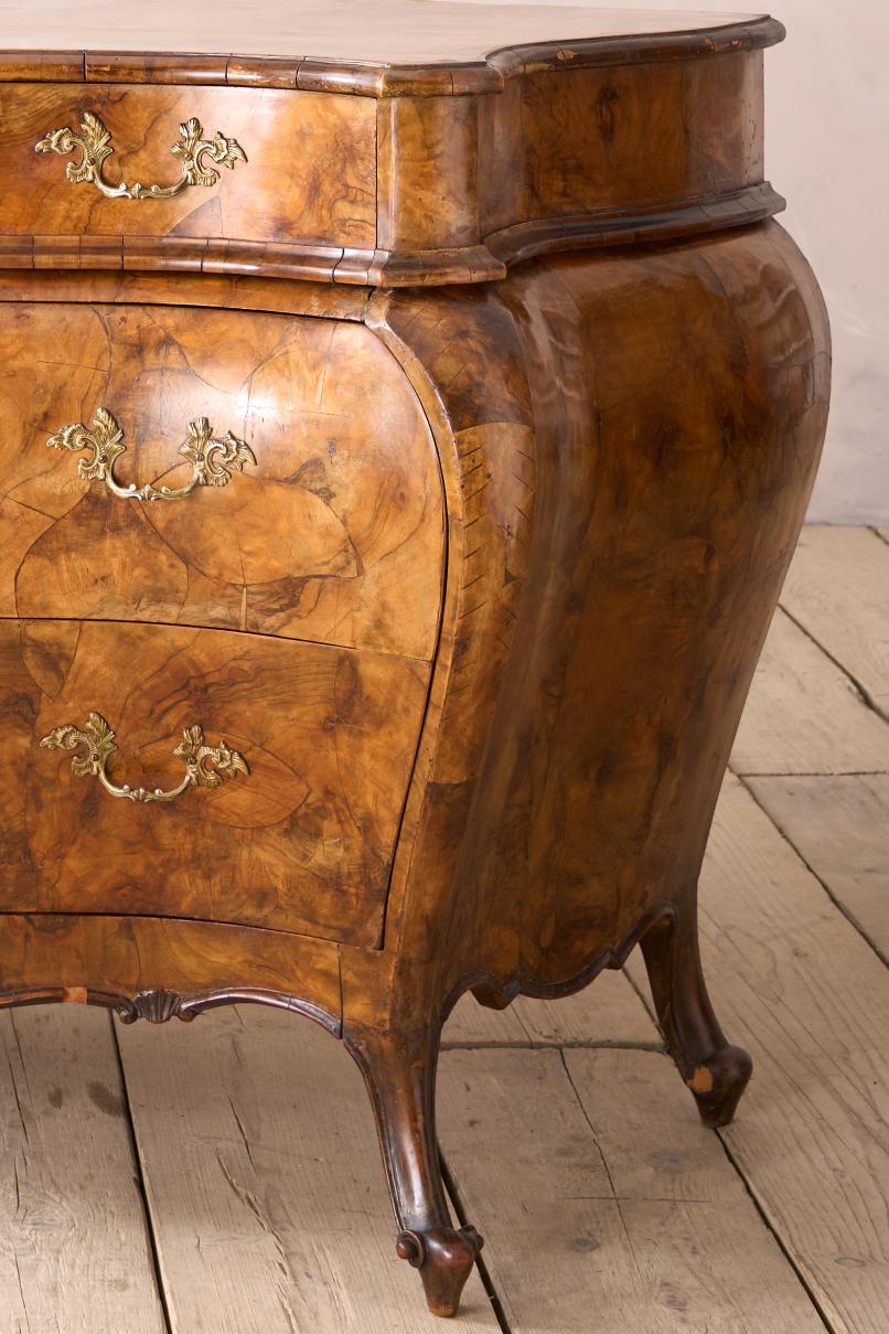 Early 20th century Italian Burr walnut chest of drawers