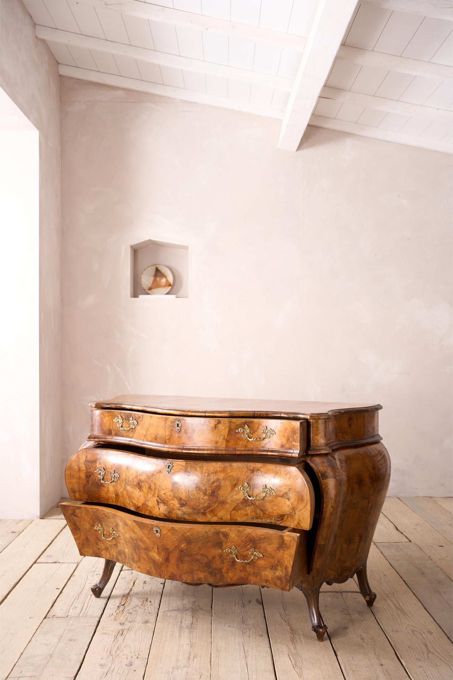 Early 20th century Italian Burr walnut chest of drawers